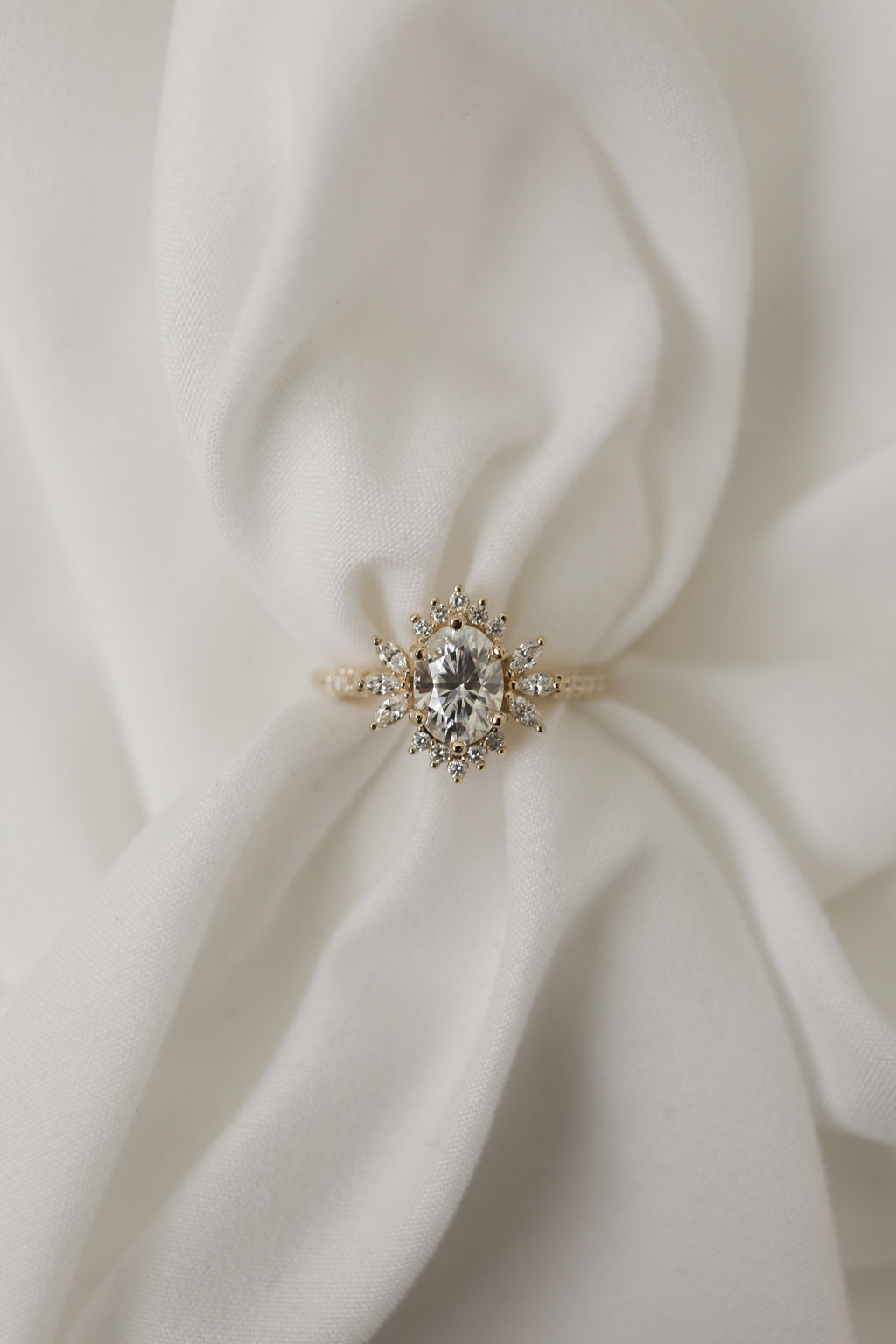 0.75 CT - 1.25 CT Oval Cut Lab grown Diamond Halo & Pave Setting Engagement Ring