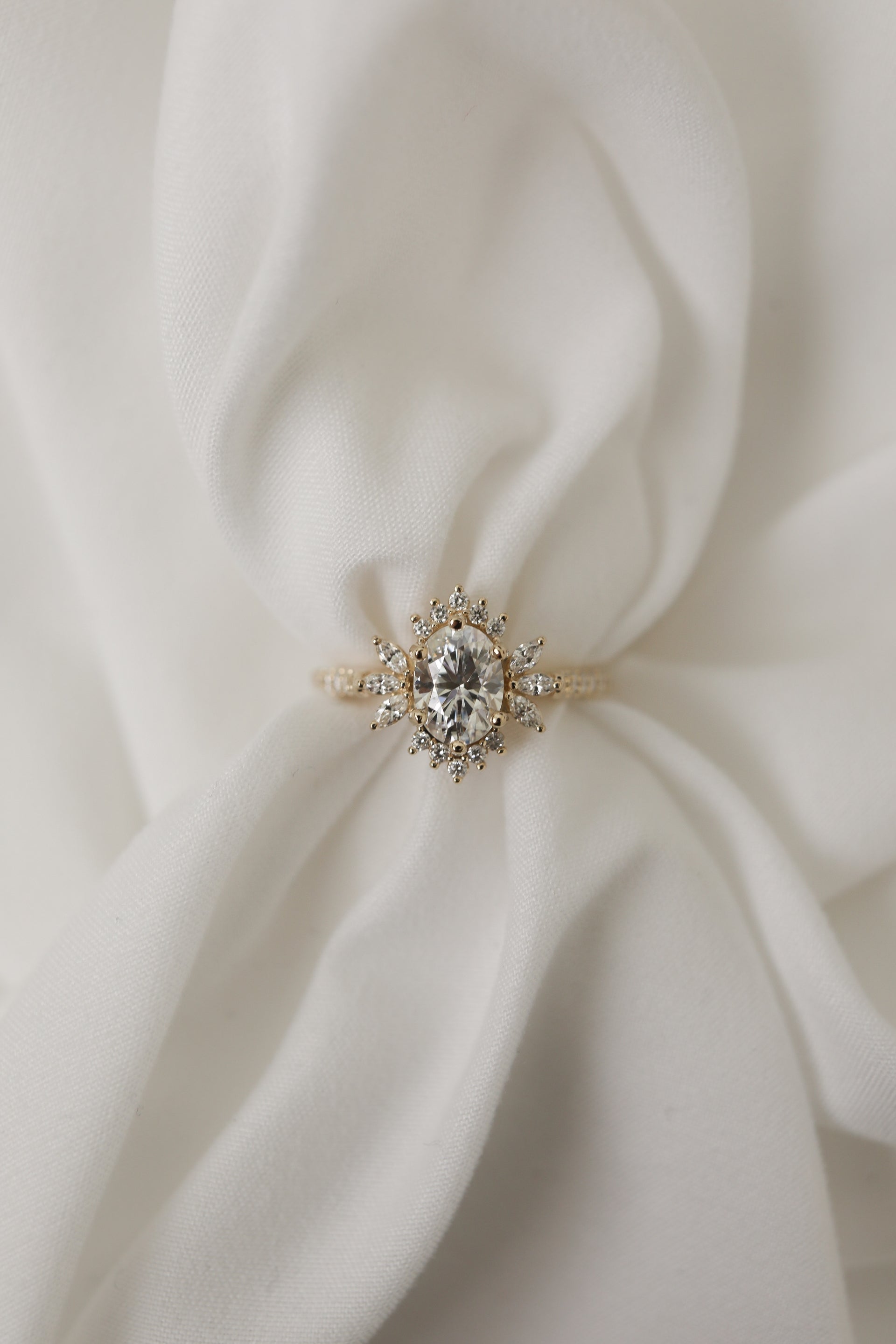 0.75 CT - 1.25 CT Oval Cut Lab grown Diamond Halo & Pave Setting Engagement Ring