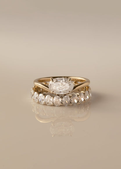 1 CT - 2 CT Pear Cut Curved Solitaire Moissanite Engagement Ring