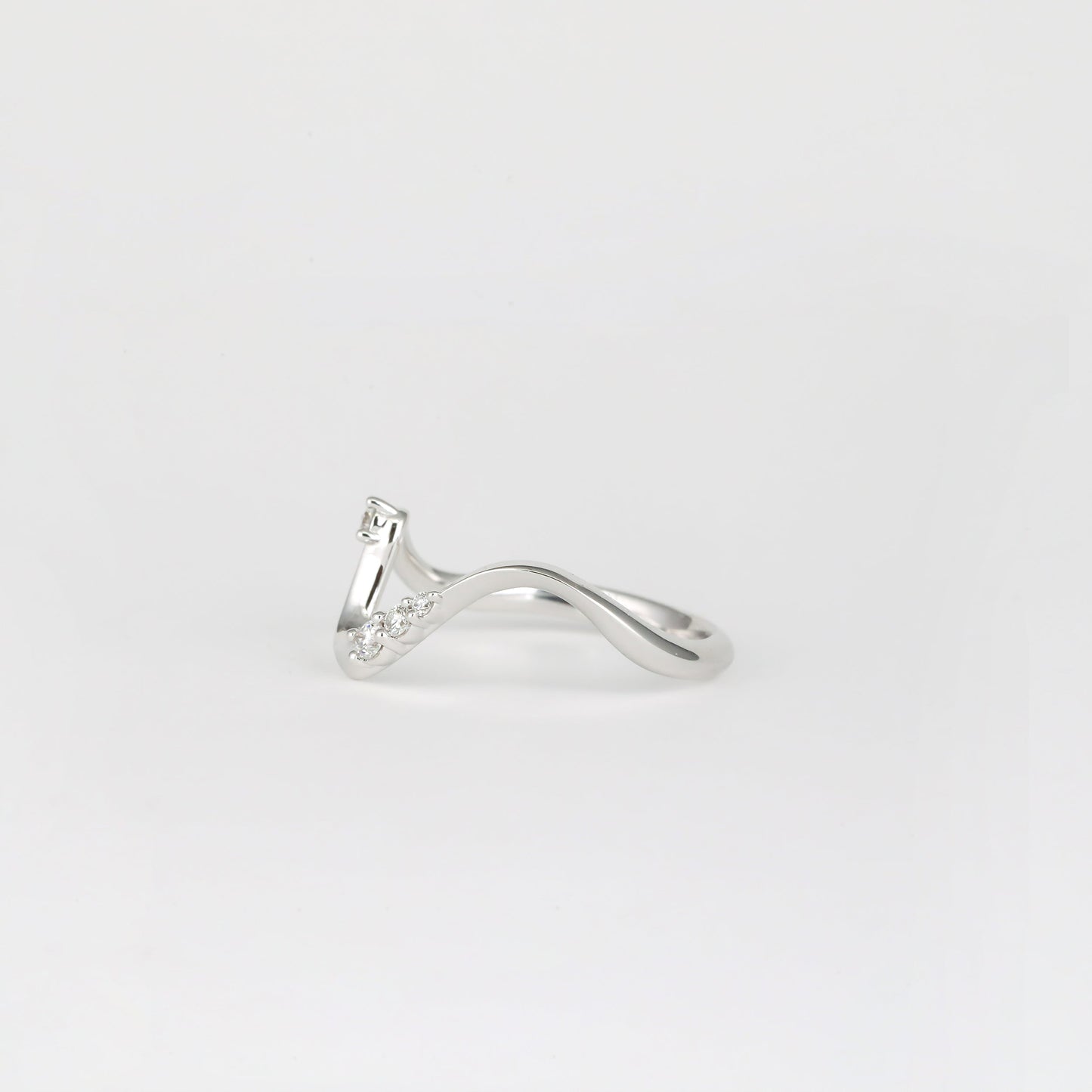 0.11 TCW Round CVD Diamond Curved Unique Style Scattered Wedding Band