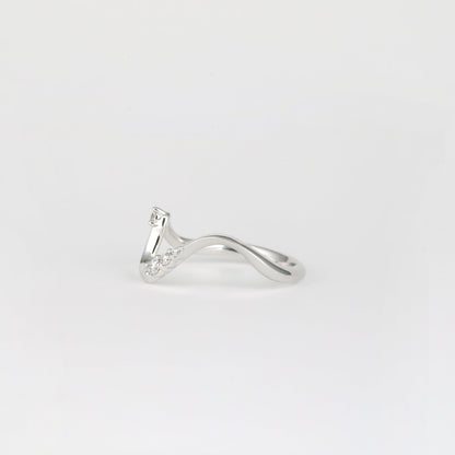 0.11 TCW Round CVD Diamond Curved Unique Style Scattered Wedding Band