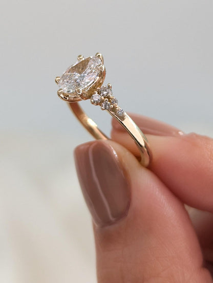 1 CT Oval Cut Cluster Moissanite Engagement Ring