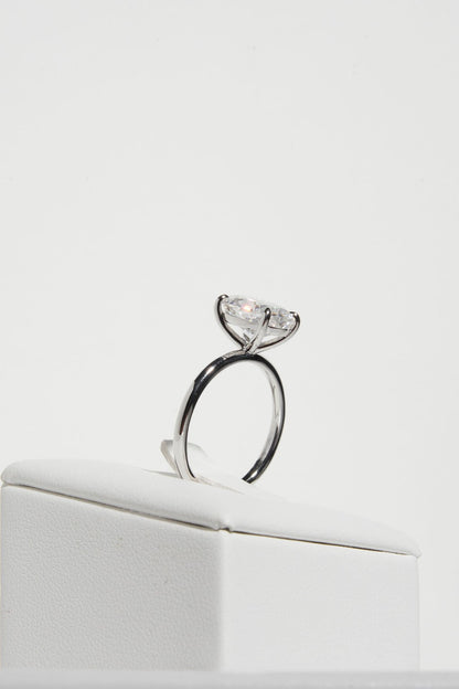 3.5 CT - 4.5 CT Oval Cut Solitaire Moissanite Engagement Ring