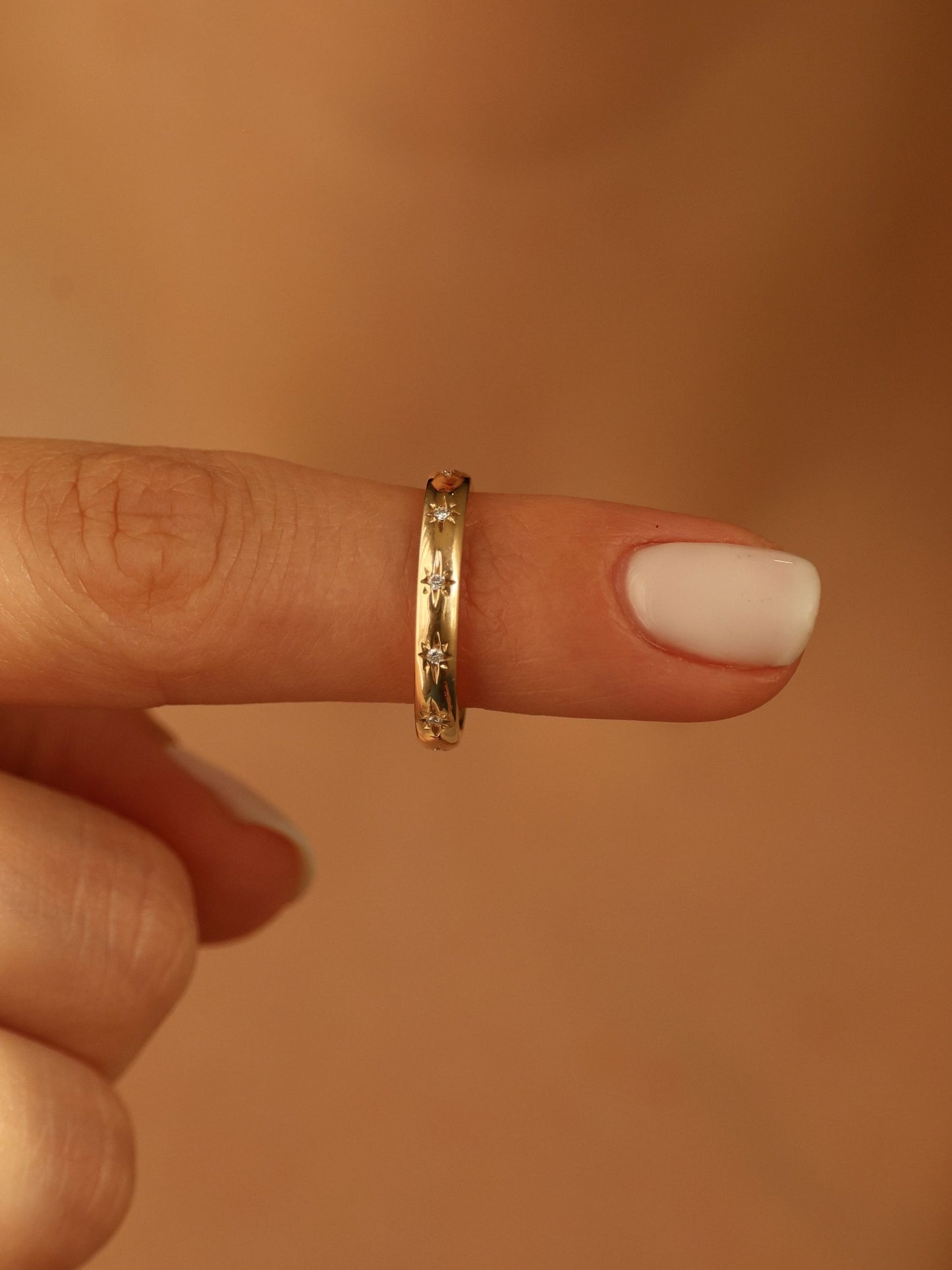 0.1 TCW Round CVD Diamond Flush Setting Wedding Band