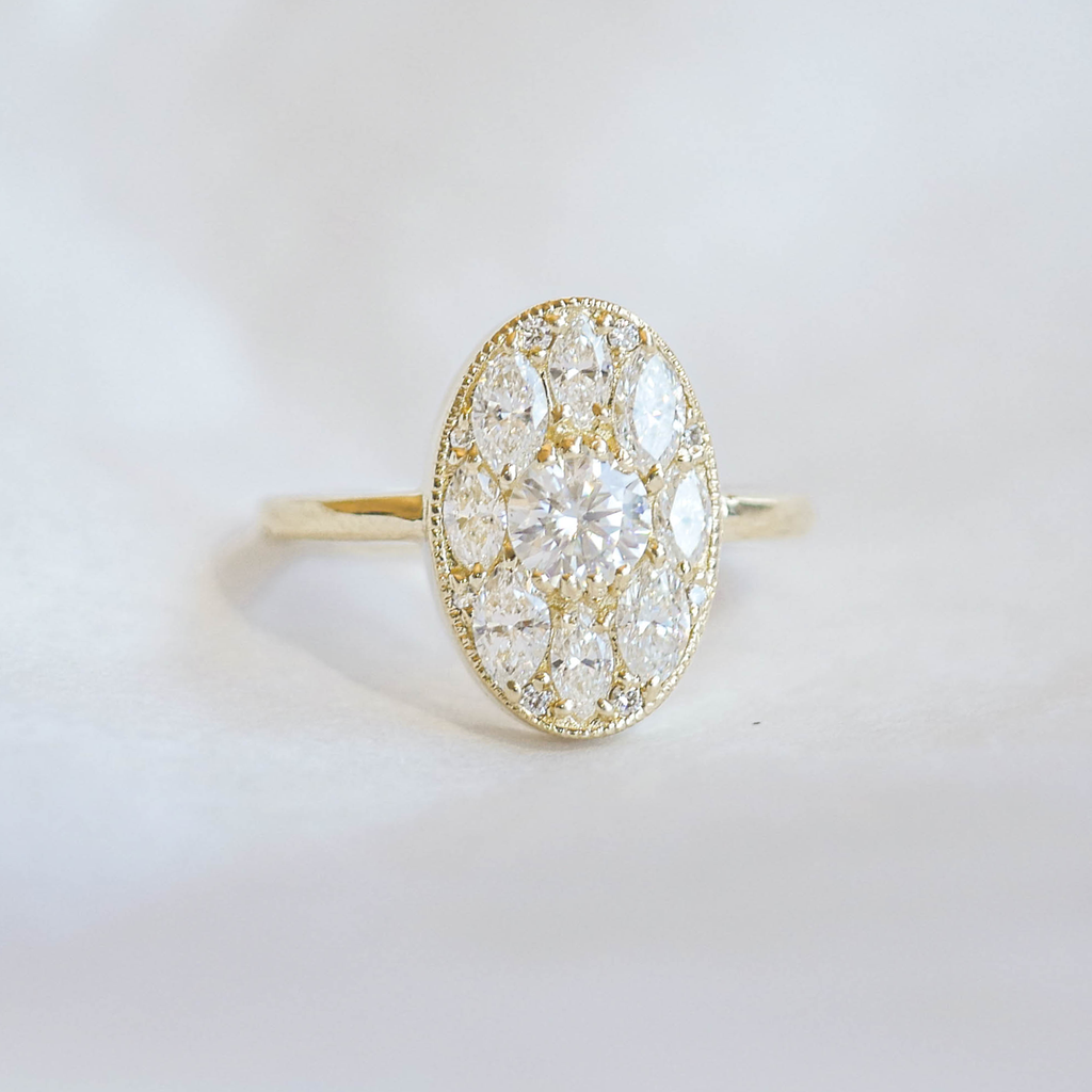 0.47 CT Round Cut Moissanite Oval Shape Feather Mosaic Engagement Ring