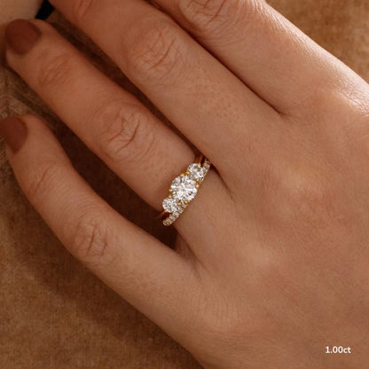 1.0 CT - 1.7 CT Round Cut Three Stone Moissanite Engagement Ring