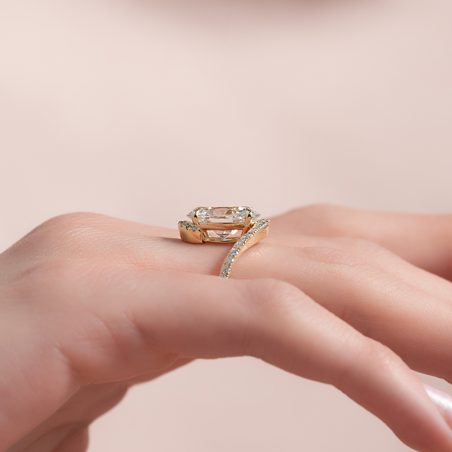 2.5 CT - 3.5 CT Oval Cut Pave Setting Moissanite Engagement Ring