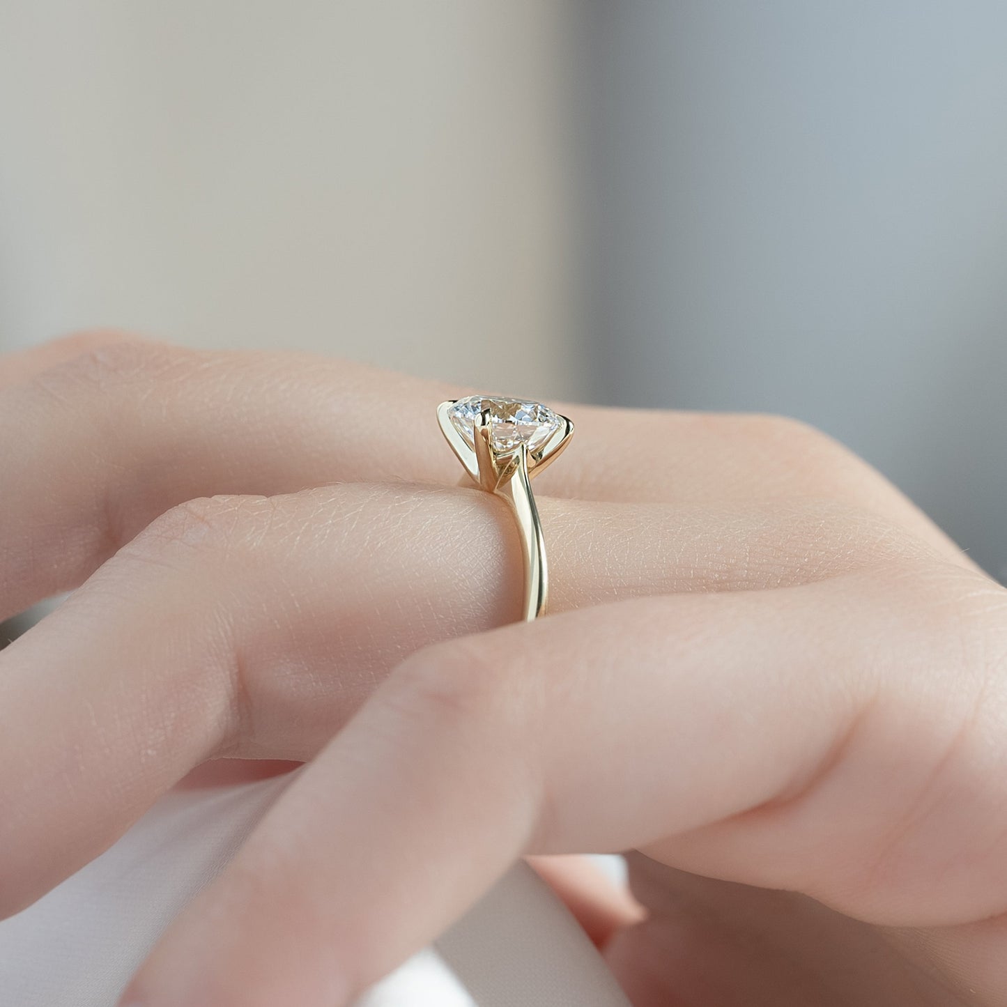 2 CT - 2.5 CT Round Cut Solitaire Moissanite Engagement Ring