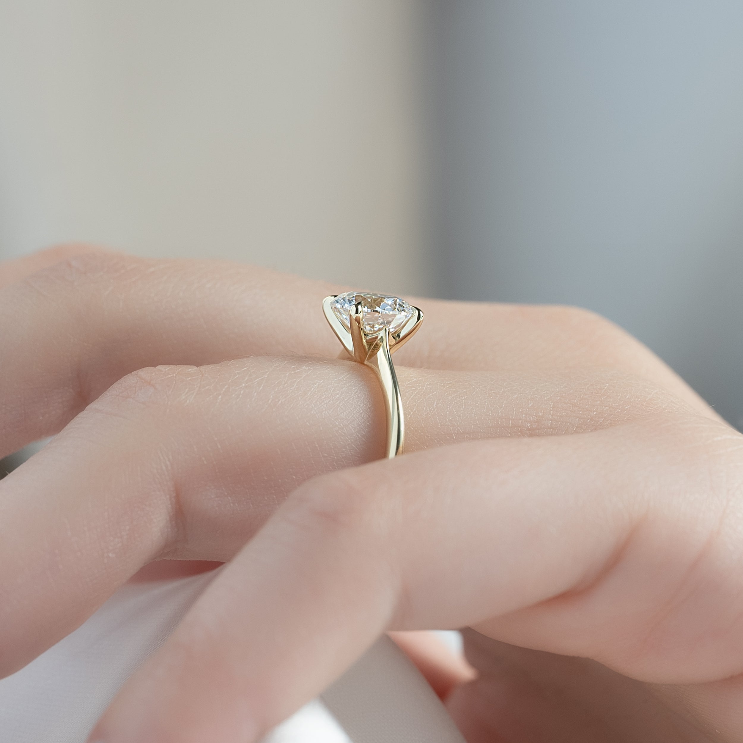 2 CT - 2.5 CT Round Cut Solitaire Moissanite Engagement Ring