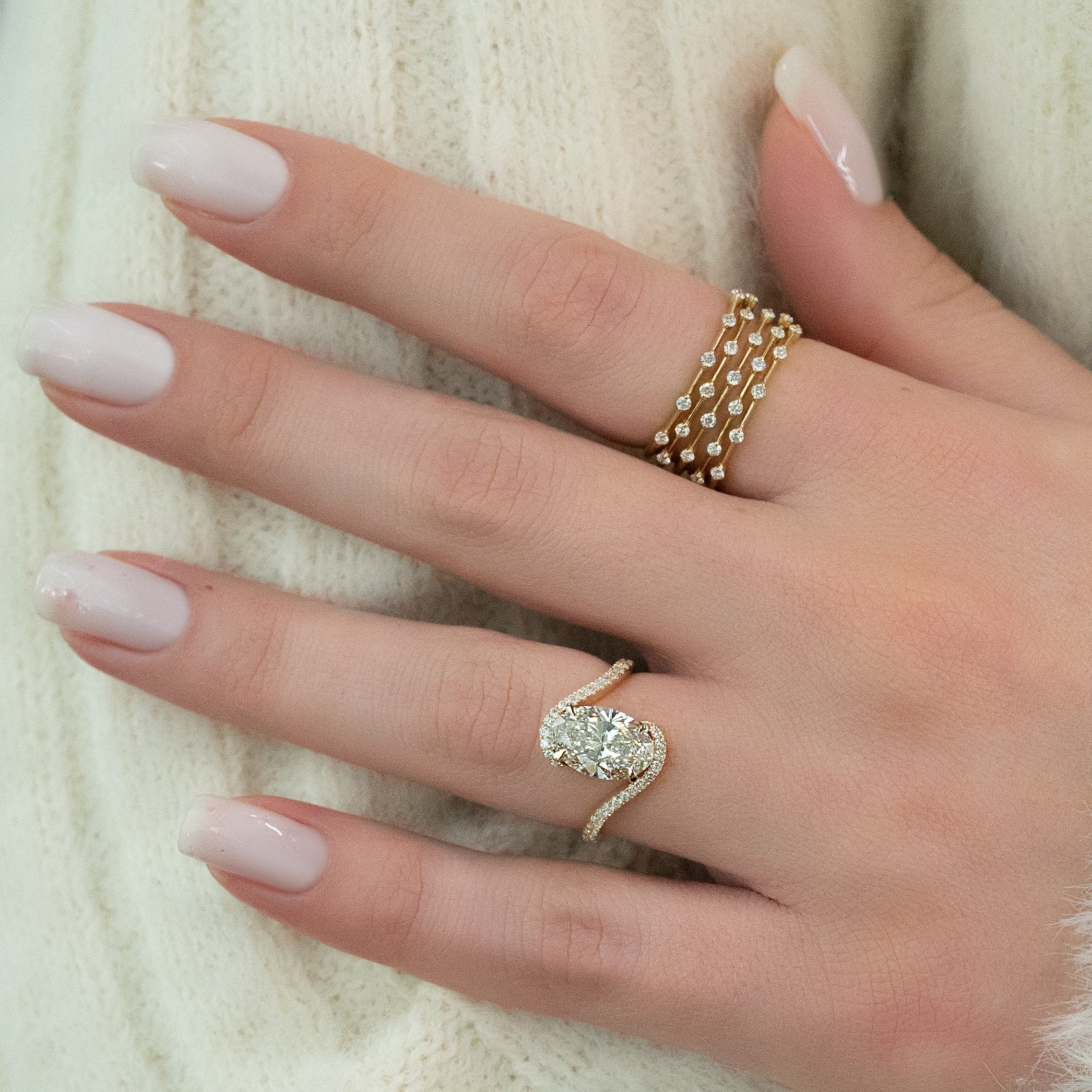 2.5 CT - 3.5 CT Oval Cut Pave Setting Moissanite Engagement Ring