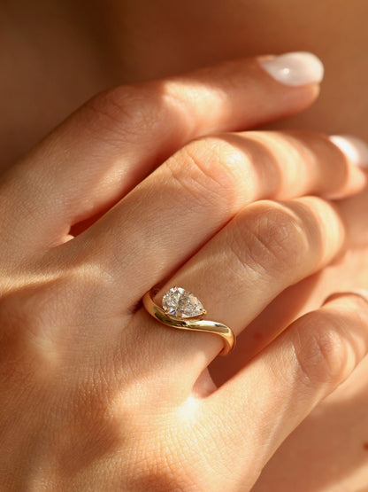 1 CT - 3 CT Pear Cut Lab grown Diamond Solitaire Engagement Ring