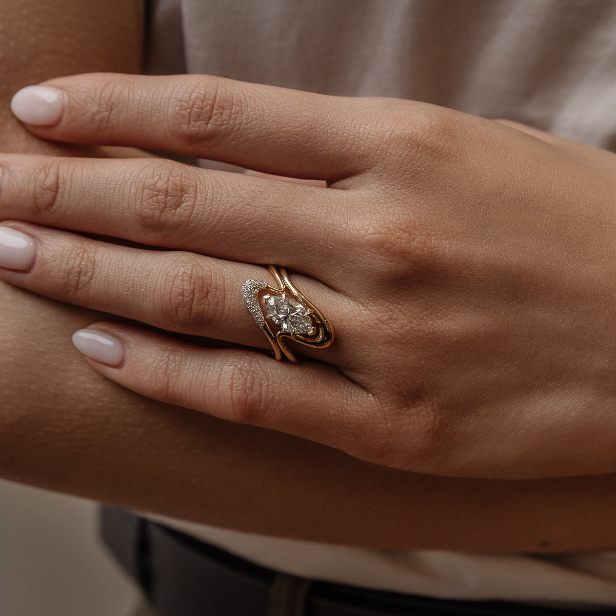 0.14 TCW Round CVD Diamond Contours Pave Wedding Band