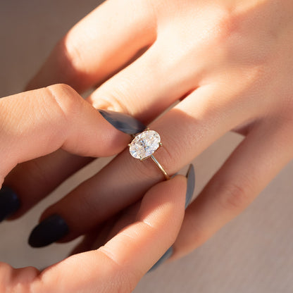 2.5 CT - 3.5 CT Oval Cut Petal Prong Pave Moissanite Engagement Ring