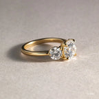 1.0 CT - 1.7 CT Round Cut Three Stone Moissanite Engagement Ring