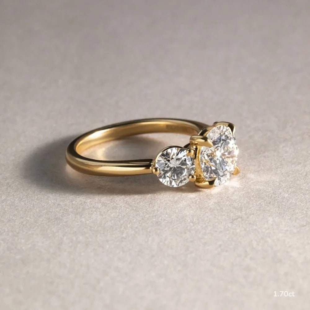 1.0 CT - 1.7 CT Round Cut Three Stone Moissanite Engagement Ring