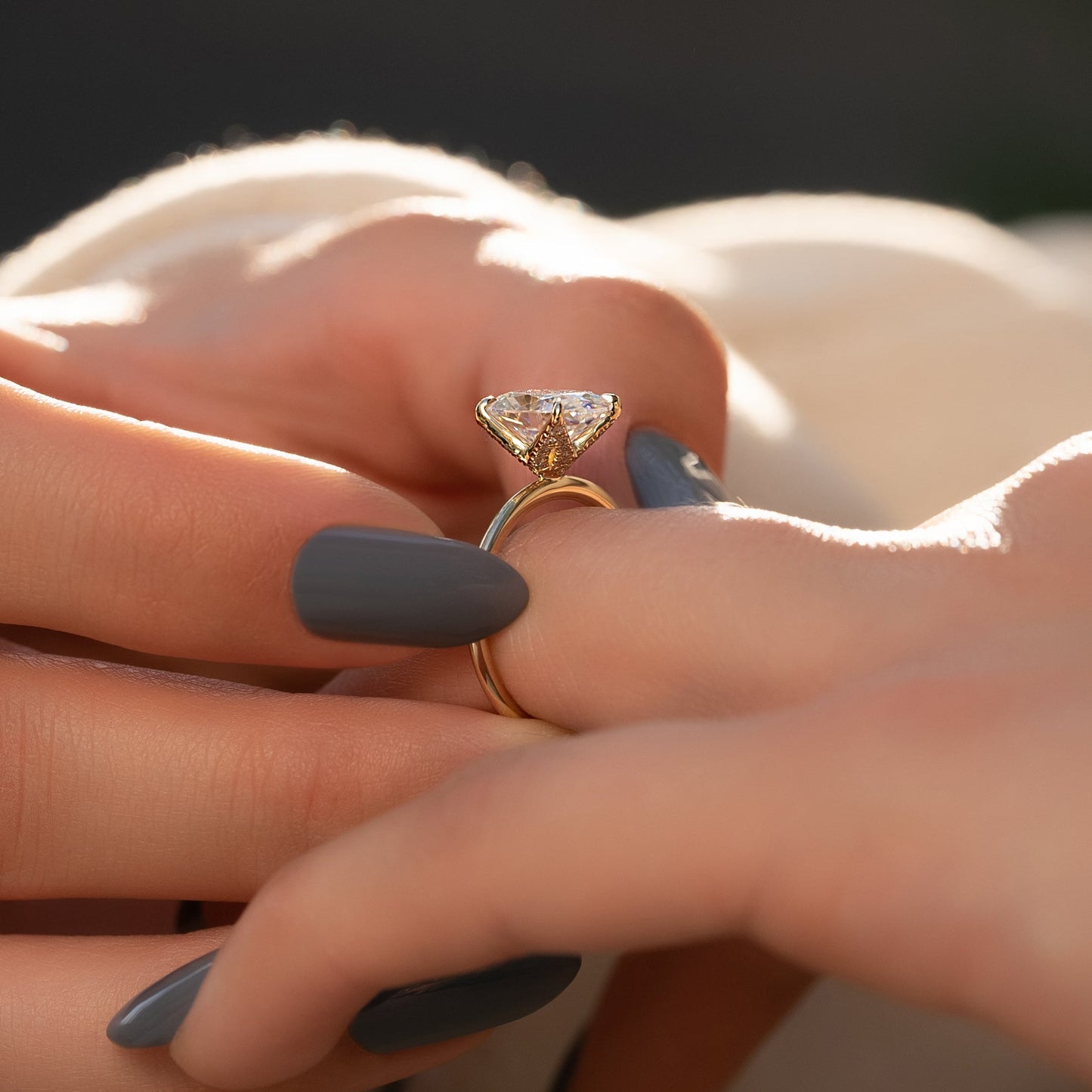 2.5 CT - 3.5 CT Oval Cut Petal Prong Pave Moissanite Engagement Ring