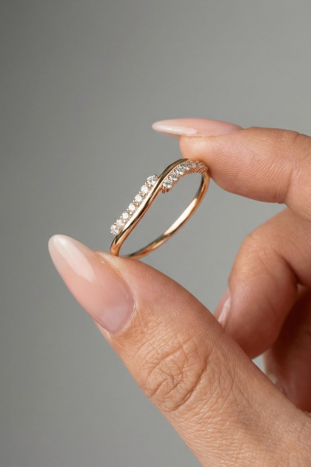 Round Moissanite Twisted Wedding Band