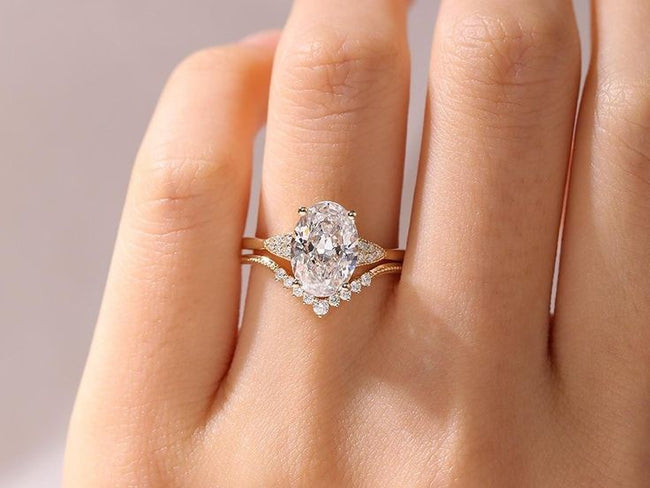 The Popular Wedding Bands for Oval Engagement Rings Based on Band Style